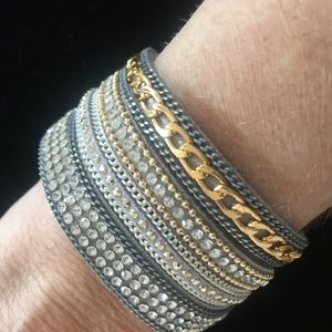 Leather bracelet with sparkles